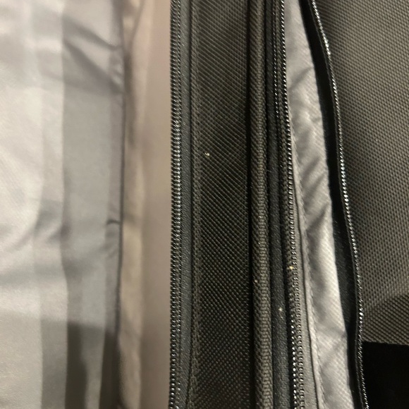 Tumi Alpha 2 - 4 Wheeled Compact Duffel Black NWT - Picture 8 of 8